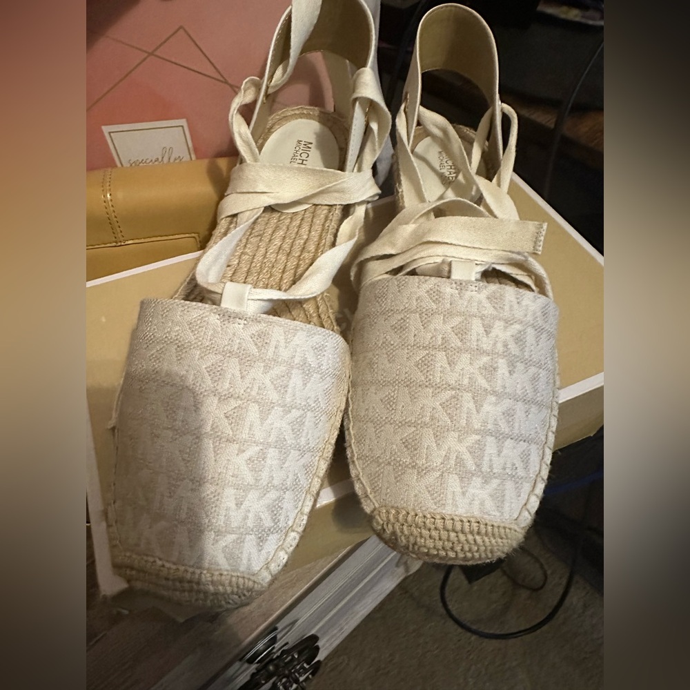 Michael Kors Cream Espadrille 
Size 10